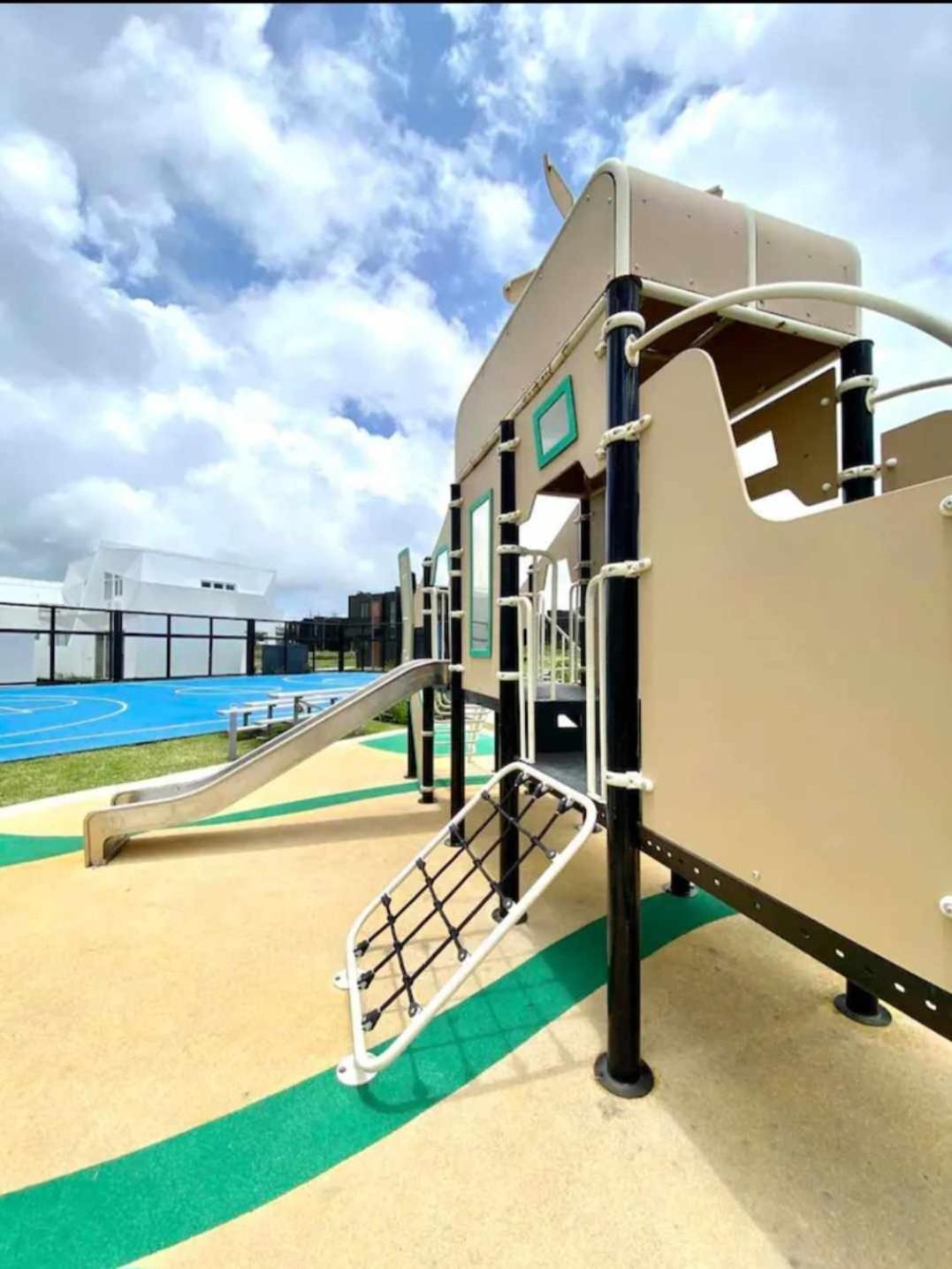 Cozy Holiday Home At Batulao Artscapes 2Br Brand New Fully Airconditioned Calo Exterior foto